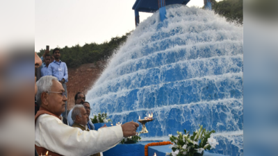 पहले वैदिक मंत्रोच्चार फिर आरती, कुछ यूं शुरू हुआ राजगीर में हर घर गंगाजल, नीतीश ने भी नल से पिया पवित्र पानी