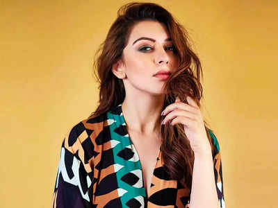 Hansika Motwani: விரைவில் திருமணம்: பேச்சுலர் பார்ட்டியில் தோழிகளுடன் செம்ம ஆட்டம் போட்ட ஹன்சிகா.!