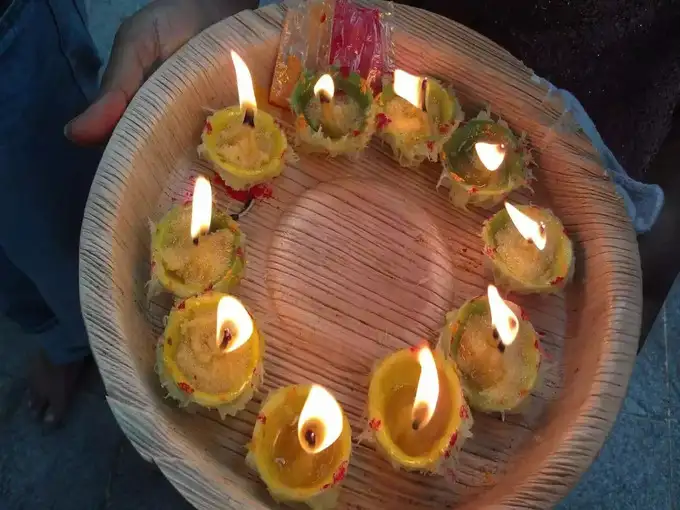 விளக்கு ஏற்றும் போது செய்ய வேண்டியவை