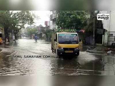 மாணவர்கள் மழையில் நனைந்தபடி மீண்டும் வீட்டிற்கு திரும்பினர்