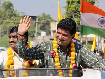 Gujarat Election: खंभालिया से कांग्रेस-बीजेपी के सामने AAP के CM कैंडिडेट इसुदान गढ़वी, ट्राएंगुलर फाइट में किसकी होगी जीत?