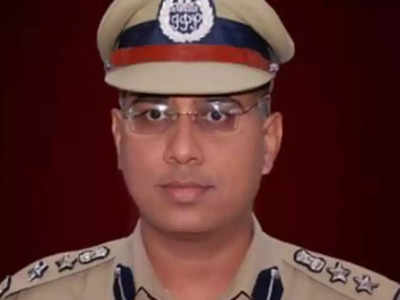 Satish Ganesh Transfer: अचानक ऐसा क्या हुआ कि करीब 2 साल बाद बदल दिए गए वाराणसी के पहले पुलिस कमिश्रर सतीश गणेश