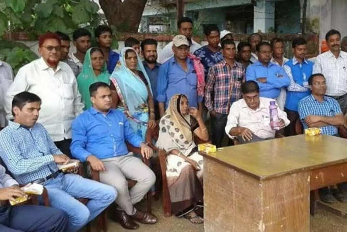 मां चपरासी, बेटों को डॉक्‍टर, IAS और इंजिनियर बना दिया