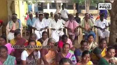 ராஜபாளையம் அருகே கோயில் சாவியை வழங்க மறுக்கும் ஒரு தரப்பினரை கண்டித்து  போராட்டத்தில் ஈடுபட்டுள்ளனர்