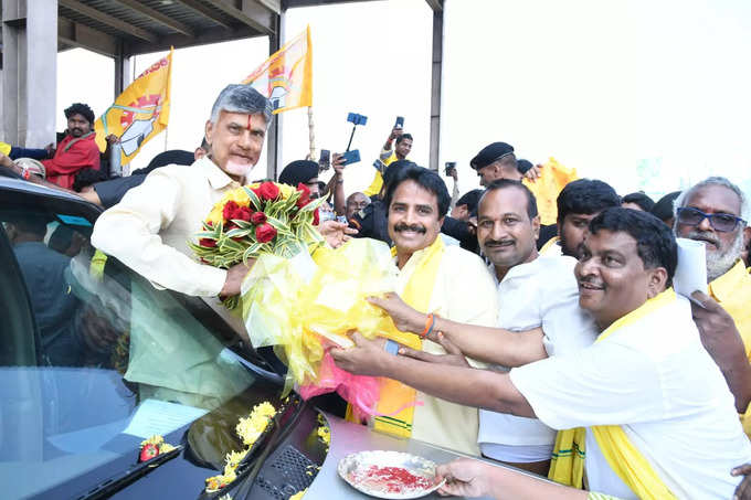 వైసీపీ చేస్తున్న ప్రచారంలో నిజం లేదు.. ఆపేసే ప్రసక్తే లేదని చంద్రబాబు క్లారిటీ