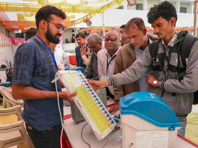 Gujarat Election First Phase Voting Live : ഗുജറാത്തിൽ  60.2 ശതമാനം പോളിങ്; ആദ്യഘട്ട വോട്ടിങ് പൂർത്തിയായി