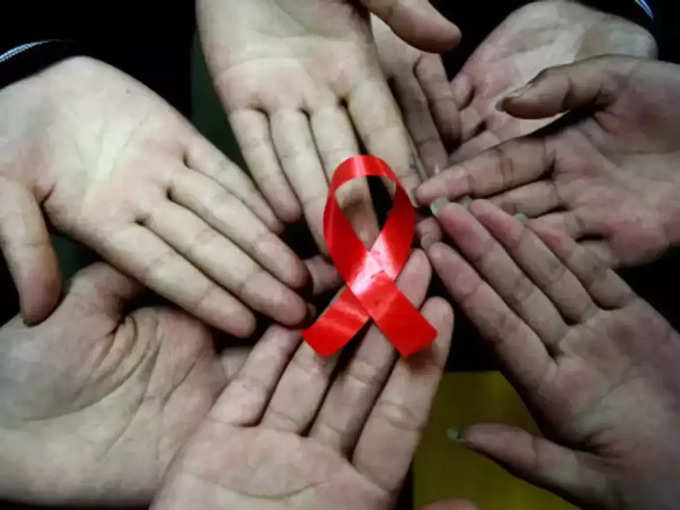 ​मिथक- छुने से फैलता है HIV