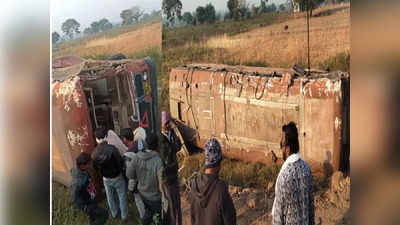 गाडीची धडक टाळण्याचा प्रयत्न, विद्यार्थ्यांनी खचाखच भरलेली एसटी बस उलटली