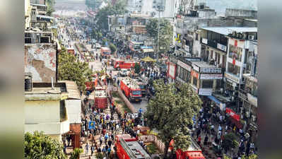 Chandni Chowk Fire: जली या बची... एक हफ्ते बाद भी चांदनी चौक के दुकानदार देख नहीं सके हैं अपनी दुकान