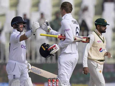 पाकिस्तान vs इंग्लंडमध्ये कसोटी सामना, चर्चा मात्र सेहवाग आणि द्रविडच्या ४१० धावांच्या पार्टनरशिपची