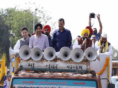 Arvind Kejriwal Road Show: मोदी के मेगा रोड शो से पहले केजरीवाल ने अहमदाबाद में लगाया जोर, कही ये बड़ी बात