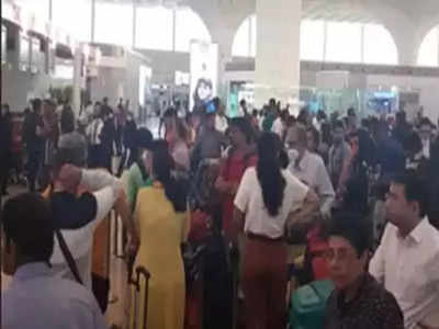 Mumbai Airport: ಮುಂಬಯಿ ಏರ್‌ಫೋರ್ಟ್‌ನಲ್ಲಿ ಸರ್ವರ್ ಸಮಸ್ಯೆ: ವಿಮಾನ ಹಾರಾಟ ವ್ಯತ್ಯಯ, ಬೃಹತ್ ಸಾಲು