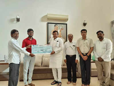 MB Patil Helps Poor Students-ಬಡ ರೈತ, ಕೃಷಿ ಕಾರ್ಮಿಕನ ಮಕ್ಕಳ ಎಂಬಿಬಿಎಸ್ ಪ್ರವೇಶಕ್ಕೆಧನ ಸಹಾಯ ಮಾಡಿ ಹೃದಯ ವೈಶಾಲ್ಯತೆ ಮೆರೆದ ಎಂ.ಬಿ.ಪಾಟೀಲ್