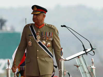 पाकिस्‍तान की सेना के जनरल और यह हाल, रिटायरमेंट परेड में तोंद निकाले और थके-थके से बाजवा, क्‍यों हैं शर्म की बात
