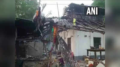 Bomb Blast: రాజకీయ నేత ఇంట్లో పేలిన బాంబు... ముగ్గురు మృతి... ఘటనపై అనుమానాలు