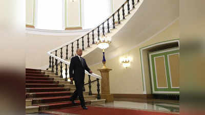 Vladimir Putin News: कैंसर के दावों के बीच ही सीढ़‍ियों से गिरे रूस के राष्‍ट्रपति व्‍लादिमीर पुतिन, डॉक्‍टर परेशान!