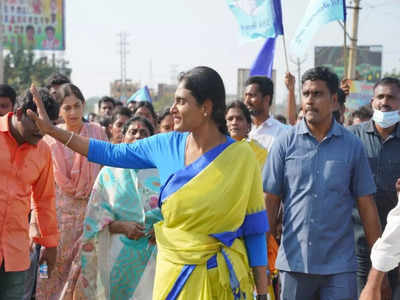 YS Sharmila: షర్మిలకు పోలీసుల షోకాజ్ నోటీసులు.. పాదయాత్రకు మళ్లీ బ్రేక్..!