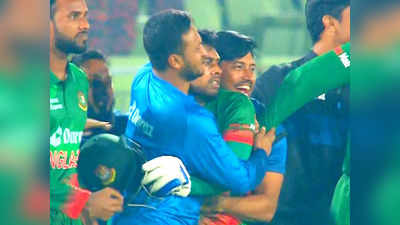 Bangladesh National Cricket Team : ভারত হারতেই মিরাজের কোলে উঠে পড়লেন সাকিব! আপনি দেখেছেন সেই ভিডিয়ো?