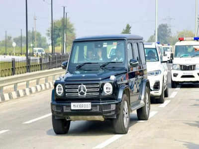 Devendra Fadnavis: समृद्धी महामार्गावर गाडी १५०च्या स्पीडवर; फडणवीसांनी चालवलेली मर्सिडीज कोणत्या बिल्डरची?