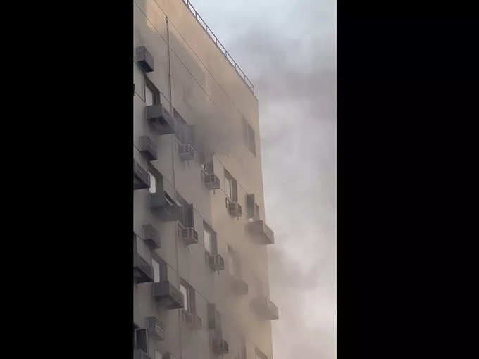 दिल्ली के एक होटल में लगी आग