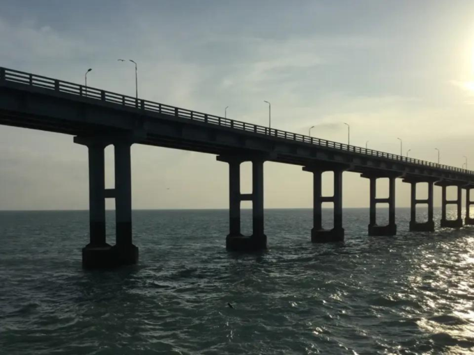 ​5.பாம்பன் தரை பாலம்- Road Bridge