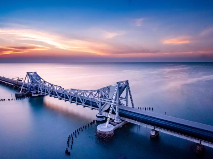 ​3.பாம்பன் பாலம் (Pamban Bridge)