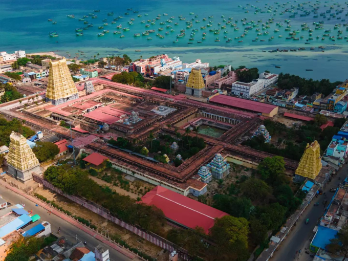 ​2.ராமேஸ்வரம் கோவில் (Rameshwaram Temple)