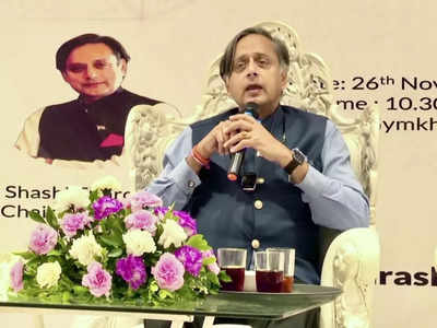 Shashi Tharoor : সোনিয়া গান্ধীর বাসন মেজে নেতা!, কেরালায় দলের অন্দরেই নজিরবিহীন আক্রমণের মুখে শশী থারুর