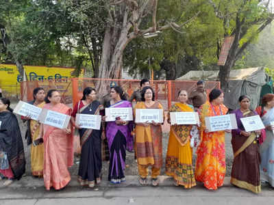 Indore: नन्हीं बेटियों का फैशन शो बर्दाश्त नहीं, सड़कों पर उतरीं सैकड़ों महिलाएं बोलीं- बच्‍चों पर हो रहा गलत असर