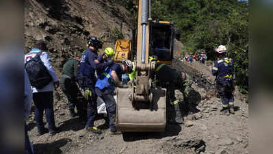 कोलंबिया में खिसका पहाड़, भूस्खलन में अब तक 33 लोगों की मौत, बस समेत कई गाड़ियां मलबे में दफन