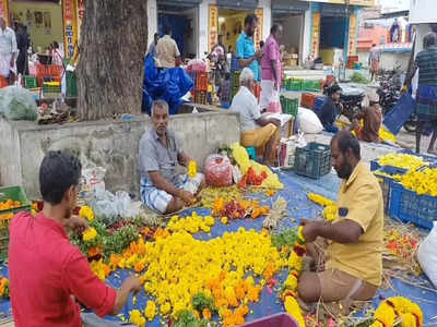 கார்த்திகை தீபம் எதிரொலி.. அதிரடியாக உயர்ந்த பூக்களின் விலை!!