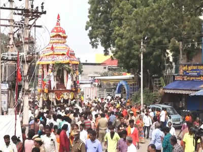 திருப்பரங்குன்றம் தீபத் திருவிழா: வைரத்தேரை வடம் பிடித்து இழுத்த பக்தர்கள்!