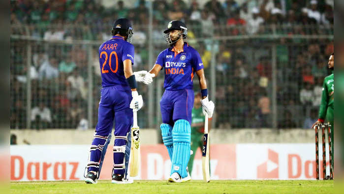 India vs Bangladesh 2nd ODI Live Update: আউট অক্ষরও, হারের মুখে টিম ইন্ডিয়া