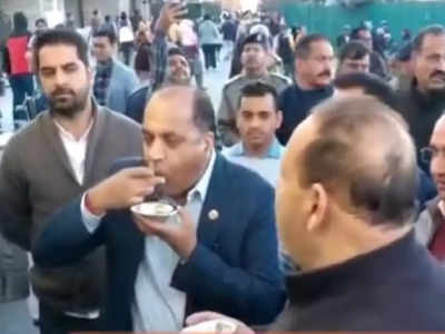 Jai Ram Thakur: मतगणना से एक दिन पहले सीएम जयराम ने शिमला के रिज में खाए गोलगप्पे, क्या इस बार भी चखेंगे जीत का स्वाद?