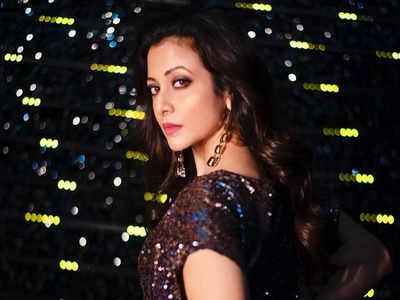 Koel Mallick: আঁটসাঁট শিমার ড্রেসে এন্ট্রি নিলেন ৪০ বছরের কোয়েল মল্লিক, গ্ল্যামার দেখে হিংসে হবে তরুণীদেরও!