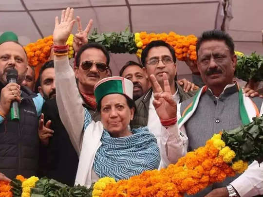 Himachal Pradesh Congress : হাতিয়ার বীরভদ্র-আবেগ, বিধায়ক বৈঠকের আগে মুখ্যমন্ত্রীত্বের দাবি প্রতিভা সিংয়ের