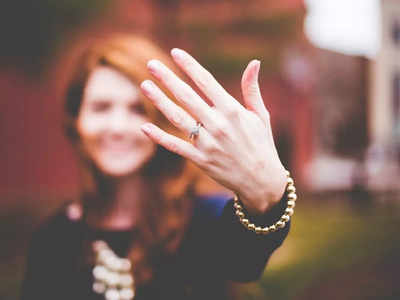 Ring Finger Palmistry : अनामिका उंगली बताएगी कितने धनवान होंगे आप, जानें चौंकाने वाले राज
