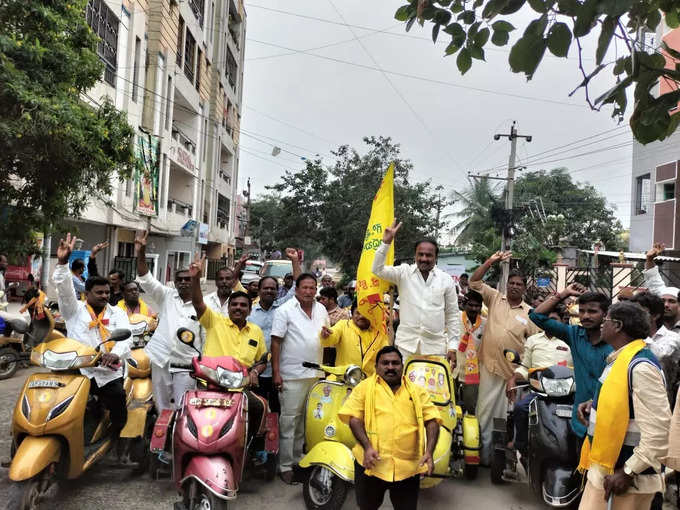 చాయ్ పే చర్చ.. బుడ్డోడి మాటలకు చంద్రబాబు ఫిదా