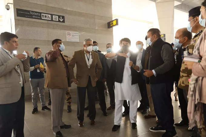 ​नागरिक उड्डयन मंत्री सिंधिया ने किया टी-3 का दौरा