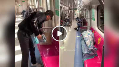 बंदा दिल्ली मेट्रो में तकिया-चादर लेकर चढ़ा, खाली सीट मिली तो लेटकर सो गया