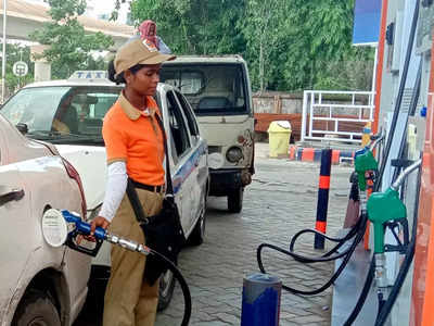 Petrol Diesel Price in Kolkata: 80-এর গণ্ডিতে কাঁচা জ্বালানির দর, কলকাতায় পেট্রল কত?