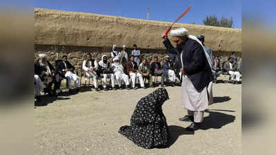 Taliban News: तालिबान ने दिखाया शरिया कानून वाला पुराना रंग, बीच सड़क बरसाए कोड़े, महिलाओं को भी नहीं बख्शा
