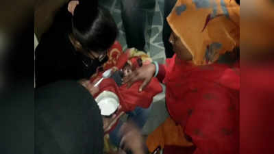 हरियाणा: कड़ाके की ठंड में 10 दिन की बच्ची को कंबल में लपेट कर रेहड़ी पर छोड़ गई मां, रोने की आवाज आई तो पता चला