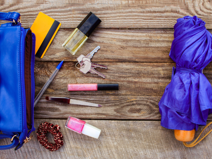 ​மேக்கப் பொருள்கள் மற்றும் உபகரணங்கள் (makeup products)