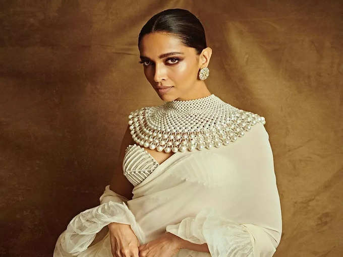 Deepika Padukone : পিছিয়ে পাঠান অভিনেত্রী