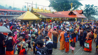 Sabarimala Temple - ಶಬರಿಮಲೆಗೆ ಸತತ 7ನೇ ದಿನವೂ ಯಾತ್ರಾರ್ಥಿಗಳ ದಂಡು:ಮಕ್ಕಳು, ಹಿರಿಯರಿಗೆ ಪ್ರತ್ಯೇಕ ಸರತಿ