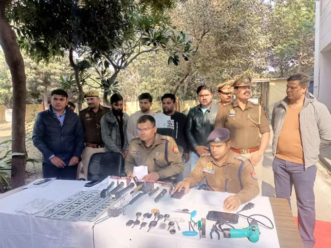 पुलिस की गिरफ्त में कार चोरों का गैंग