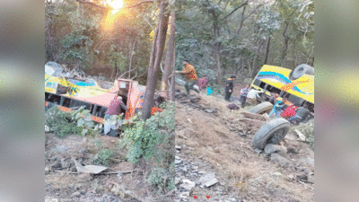Sonbhadra Accident : सोनभद्र में 90 यात्रियों से भरी बस अनियंत्रित होकर पलटी, 15 यात्री हुए घायल