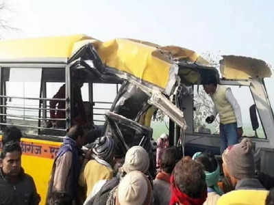 Prayagraj Accident: प्रयागराज में बाइक को बचाने के चक्‍कर में पलटी स्कूल बस, टूर पर जा रहे 2 बच्चों की मौत, 11 घायल