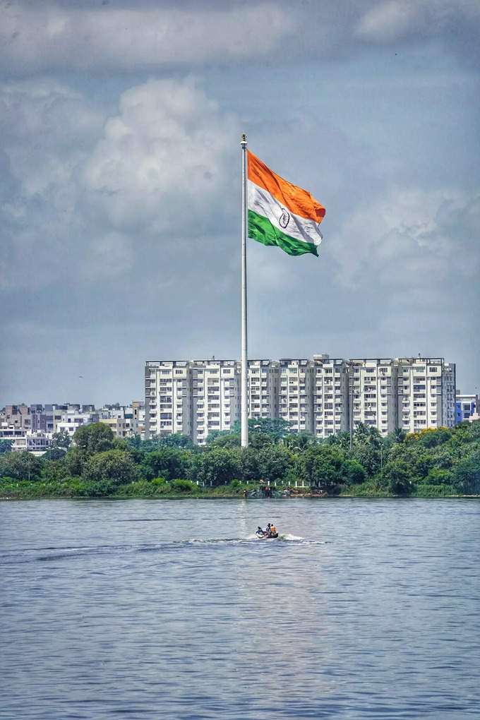 హైదరాబాద్‌వాసులకు ఐ ఫీస్ట్ ఇచ్చేందుకు సిద్ధమవుతోన్న బ్రిడ్జ్.. అచ్చం మాస్కోలో ఉన్నట్టే..